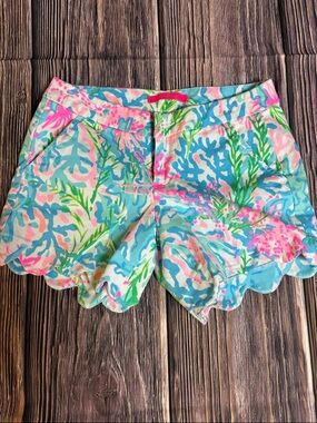 Lilly Pulitzer Scalloped Hem Floral Shorts in Pink, Blue & Green (0022)